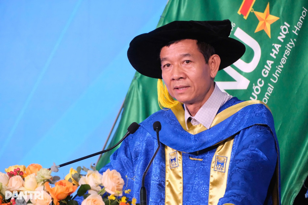Hiệu trưởng khuyên “tân binh” không để AI điều khiển bản thân - 1