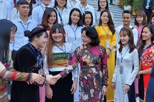 Phó Chủ tịch nước gặp các HS, SV tiêu biểu của ngành giáo dục nghề nghiệp