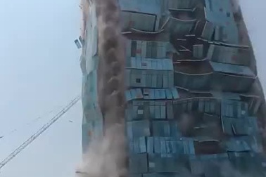 Khoảnh khắc tòa nhà 30 tầng đang xây dựng ở Bangkok sập
