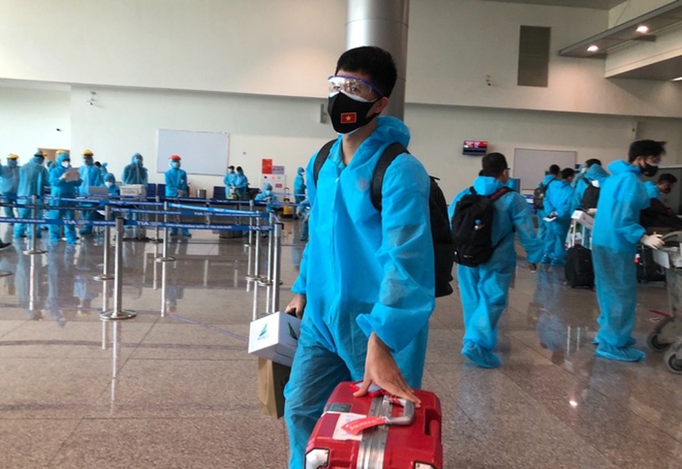 Đội tuyển Việt Nam về nước, mệt mỏi vì di chuyển hành xác - 1 Đội tuyển Việt Nam về nước, mệt mỏi vì di chuyển hành xác - 1