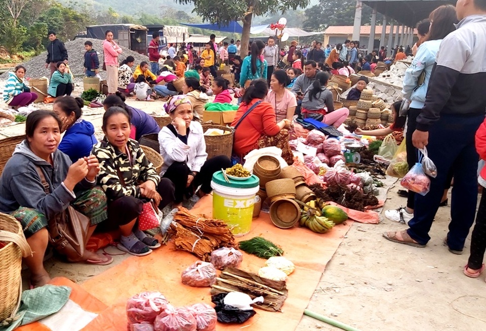 Độc đáo phiên chợ vùng biên những ngày cận Tết - 4 Độc đáo phiên chợ vùng biên những ngày cận Tết - 4
