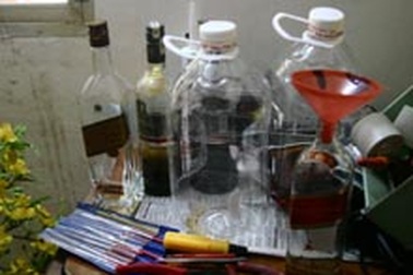 Phá đường dây sản xuất, tiêu thụ rượu ngoại giả