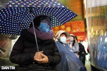 Mua vàng ngày vía Thần tài: Đội mưa rét, chờ từ 3h