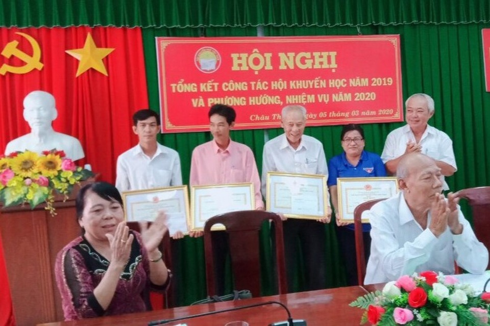 Sóc Trăng: Cô giáo dạy tin học mê làm từ thiện - 3 Sóc Trăng: Cô giáo dạy tin học mê làm từ thiện - 3