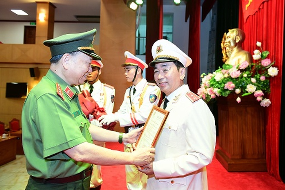 Thứ trưởng Bộ Công an Trần Quốc Tỏ được thăng quân hàm Trung tướng - 1 Thứ trưởng Bộ Công an Trần Quốc Tỏ được thăng quân hàm Trung tướng - 1
