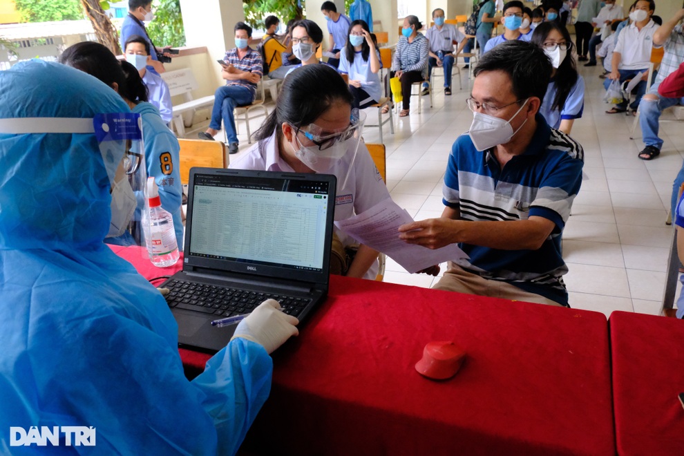 Ngày đầu tiêm vaccine Covid-19 cho trẻ ở TPHCM: 4 em phản ứng sau tiêm - 1 Ngày đầu tiêm vaccine Covid-19 cho trẻ ở TPHCM: 4 em phản ứng sau tiêm - 1