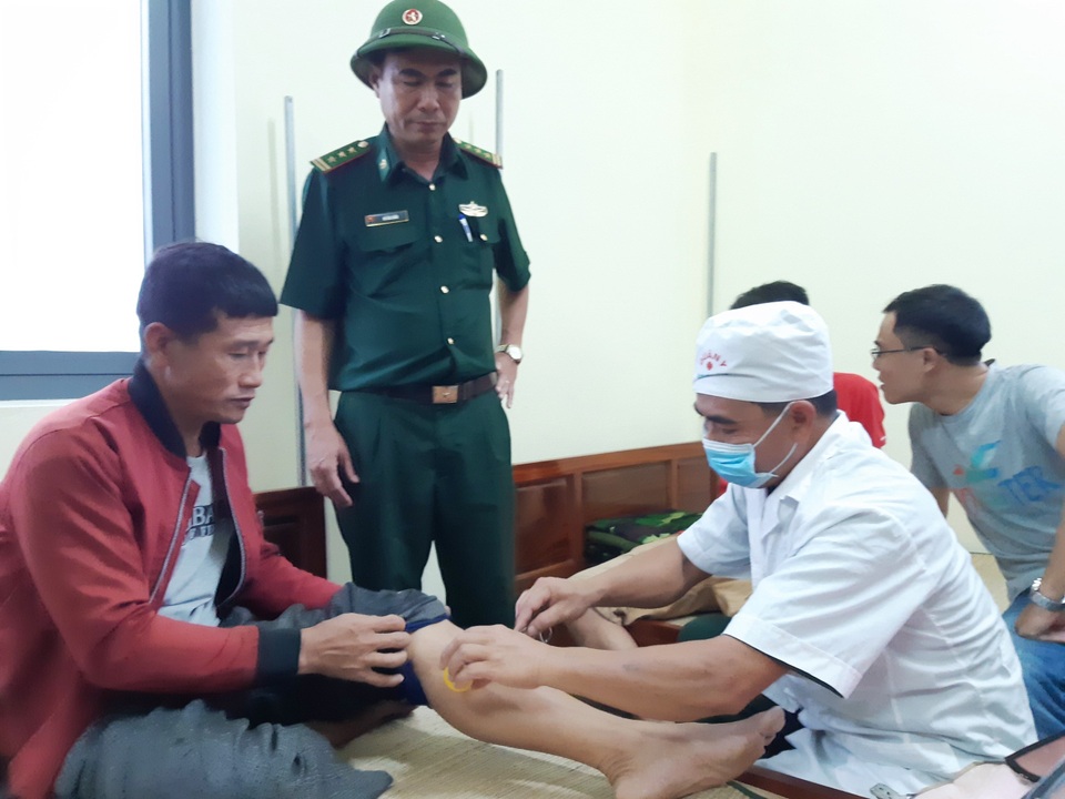 Cứu sống toàn bộ thuyền viên tàu hàng nghìn tấn bị chìm trên biển - 2 Cứu sống toàn bộ thuyền viên tàu hàng nghìn tấn bị chìm trên biển - 2