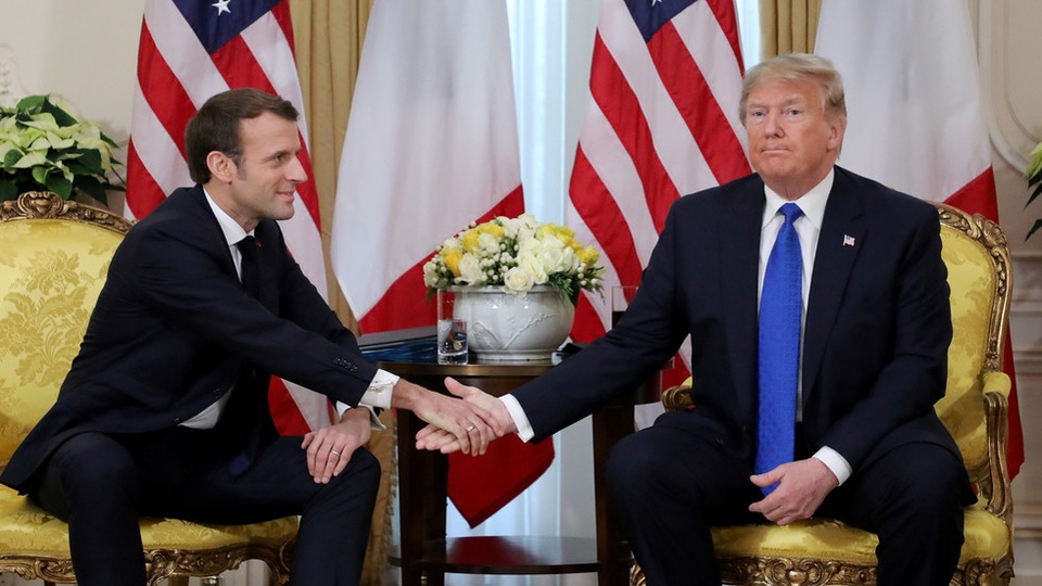 Không khí căng thẳng trong cuộc gặp giữa ông Trump và Tổng thống Pháp - 1 Không khí căng thẳng trong cuộc gặp giữa ông Trump và Tổng thống Pháp - 1