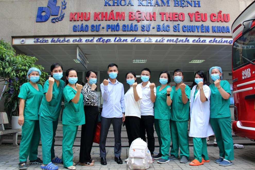 Các bác sĩ Hà Nội xuất quân chi viện TPHCM chống dịch Covid-19 - 1 Các bác sĩ Hà Nội xuất quân chi viện TPHCM chống dịch Covid-19 - 1
