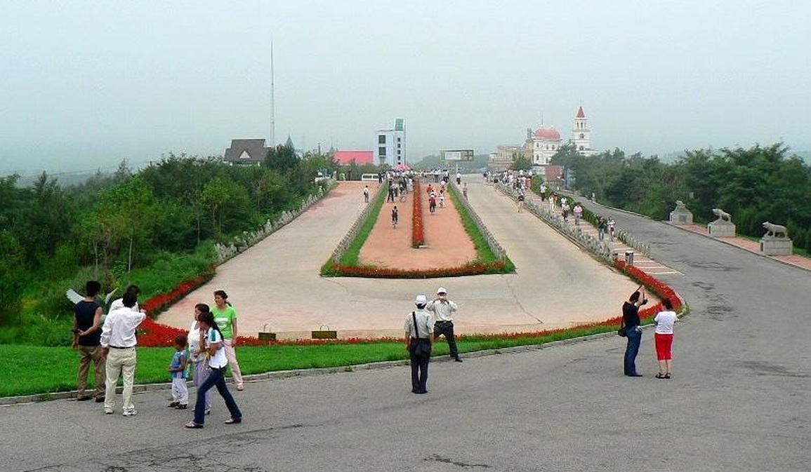 Con dốc ma quái khiến quy luật vật lý bị đảo lộn hoàn toàn - 1 Con dốc ma quái khiến quy luật vật lý bị đảo lộn hoàn toàn - 1
