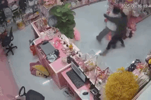 2 người dùng dao khống chế, trói tay nữ nhân viên cửa hàng ở Bình Phước