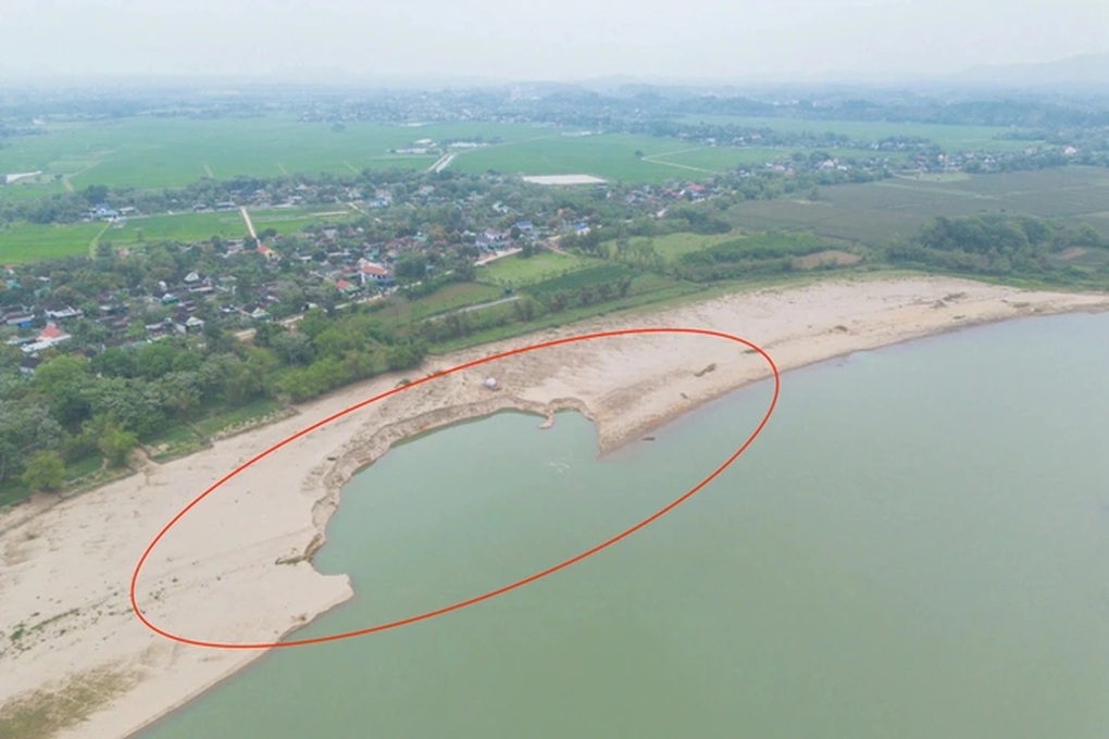 Phạt doanh nghiệp gây sạt lở bãi bồi sông Lam gần 250 triệu đồng - 2 Phạt doanh nghiệp gây sạt lở bãi bồi sông Lam gần 250 triệu đồng - 2