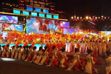 Thủ tướng Nguyễn Xuân Phúc dự Lễ hội Hoa phượng đỏ Hải Phòng 2017