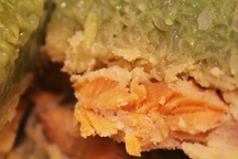 Nửa triệu đồng 1 cặp bánh chưng nhân cá hồi, nhiều khách vẫn quyết rinh về ăn tết