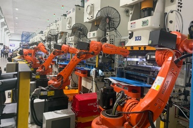 Bên trong nhà máy sản xuất linh kiện cho hãng xe tỷ phú USD Việt Nam