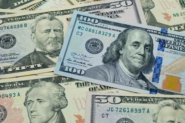 Giới siêu giàu ồ ạt rút vốn khỏi Mỹ, giảm phụ thuộc vào đồng USD