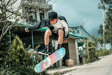 Hot boy 9x Đà Lạt vừa giỏi hát rap lại giỏi trượt ván