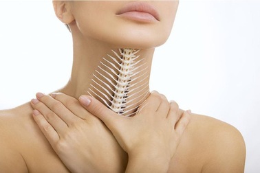 Nuốt cơm, vỗ lưng chữa hóc xương: Nguy cơ nhiễm trùng, thủng thực quản