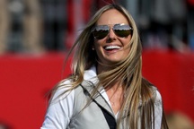 Những mỹ nhân bốc lửa bên lề giải golf Ryder Cup