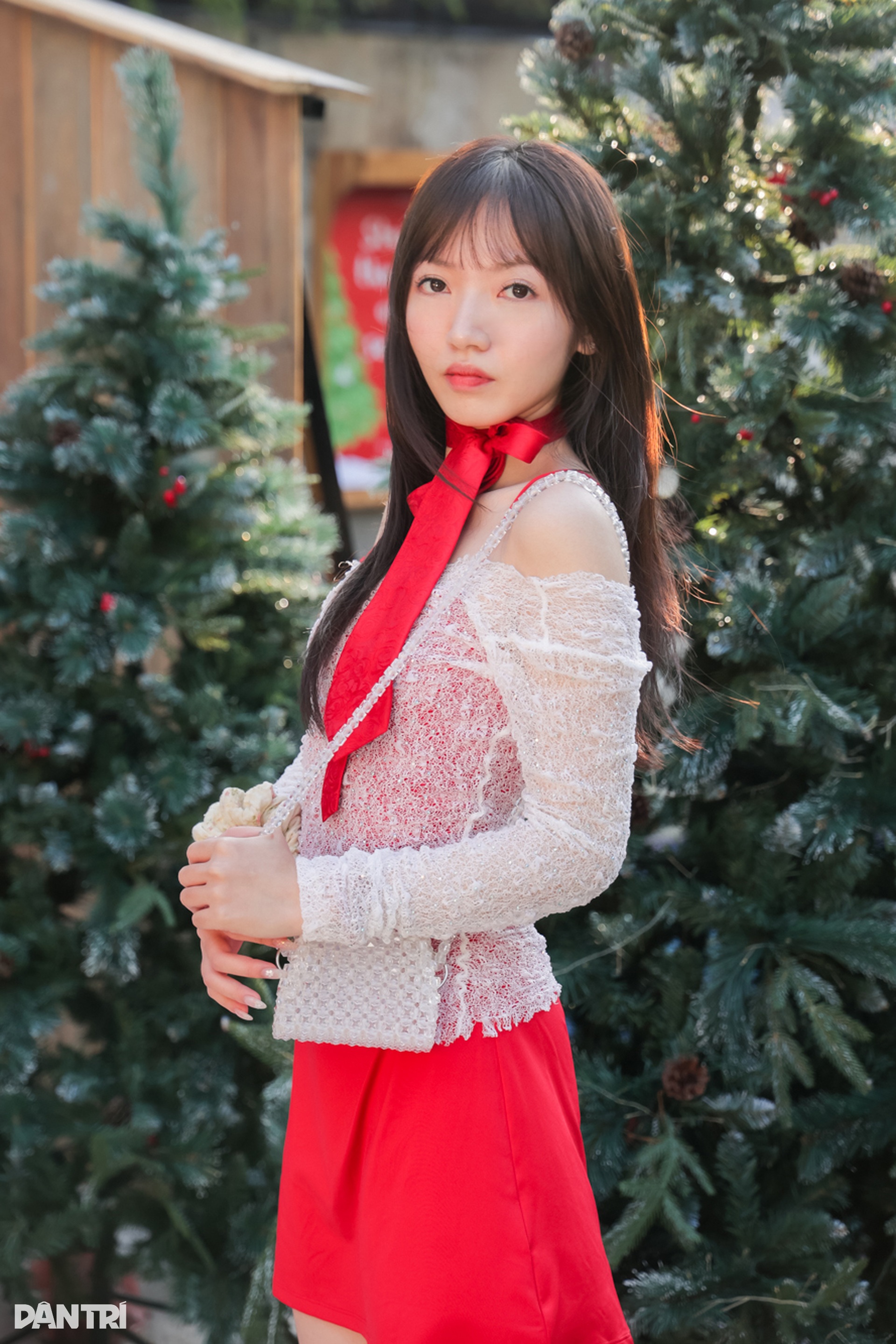 Thiếu nữ Hà Nội lên đồ xinh lung linh cho mùa Giáng sinh - 1 Thiếu nữ Hà Nội lên đồ xinh lung linh cho mùa Giáng sinh - 1