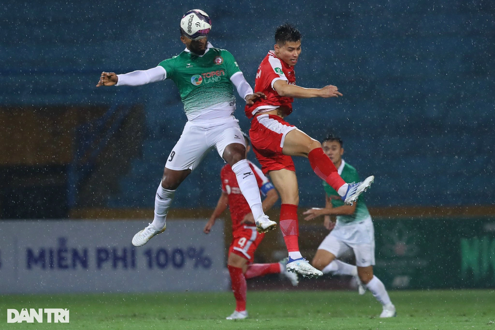 Văn Lâm cản phá penalty, CLB Bình Định vào bán kết Cúp Quốc gia - 4 Văn Lâm cản phá penalty, CLB Bình Định vào bán kết Cúp Quốc gia - 4