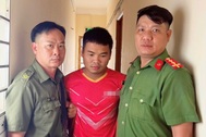 Thanh niên cầm dao đe dọa chủ quán hủ tiếu, cướp xe máy ở TPHCM
