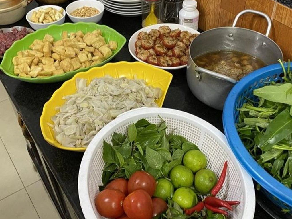 Chi hơn 30 triệu đồng du lịch Việt Nam, khách Tây sớm phải lòng xứ Huế - 2 Chi hơn 30 triệu đồng du lịch Việt Nam, khách Tây sớm phải lòng xứ Huế - 2