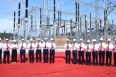 Gắn biển công trình Trạm biến áp 500kV Vĩnh Yên và đường dây đấu nối
