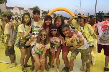Ngày hội màu sắc Color Me Run đáng nhớ của giới trẻ Hà Nội tại Vinhomes Riverside