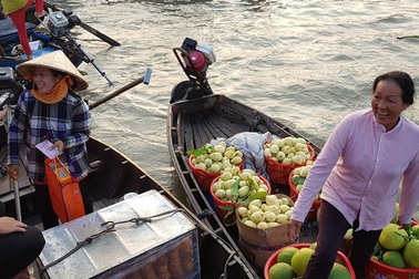 Cần Thơ: Trao quà Tết cho tiểu thương trên chợ nổi Cái Răng