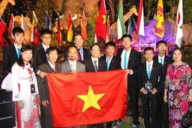 6 học sinh Trường THPT Hà Nội-Amsterdam thi Olympic khoa học trẻ quốc tế 