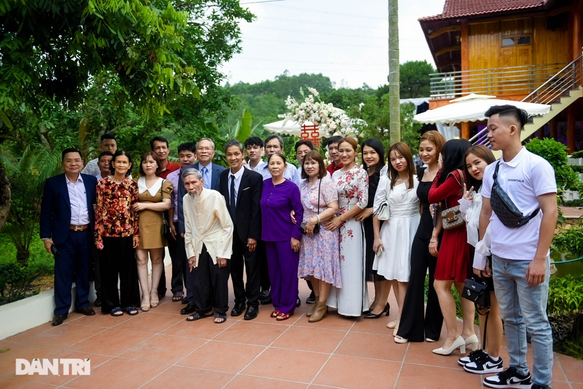 Mạc Văn Khoa đám cưới quê hoành tráng: Cổng miền Tây bay ra Hải Dương - 8 Mạc Văn Khoa đám cưới quê hoành tráng: Cổng miền Tây bay ra Hải Dương - 8