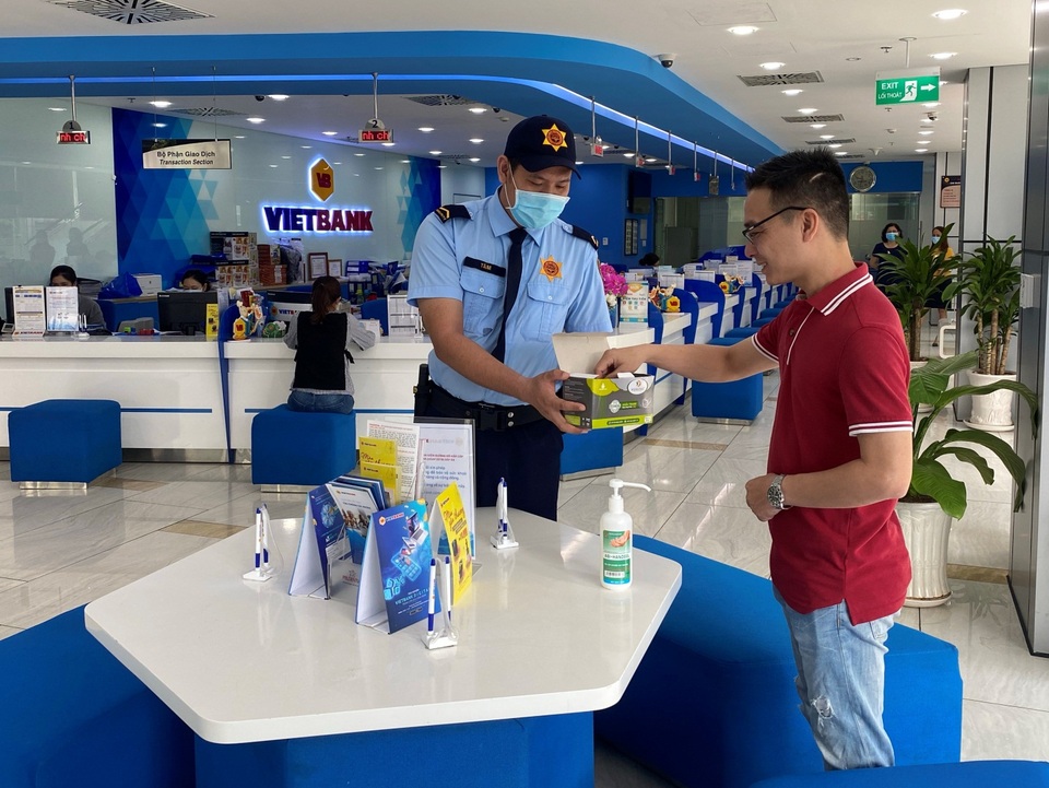 Vietbank chủ động phòng chống dịch corona, bảo vệ an toàn cho CBNV và khách hàng - 2 Vietbank chủ động phòng chống dịch corona, bảo vệ an toàn cho CBNV và khách hàng - 2