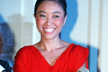 Đoan Trang xin lỗi người hâm mộ về trang phục “hớ hênh”