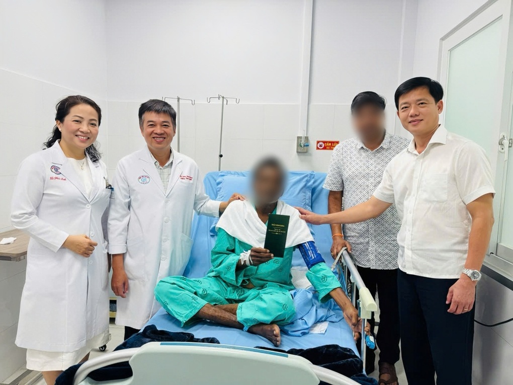 Nạn nhân vụ lật ca nô Phú Quốc qua nguy kịch, được hỗ trợ toàn bộ viện phí - 1 Nạn nhân vụ lật ca nô Phú Quốc qua nguy kịch, được hỗ trợ toàn bộ viện phí - 1