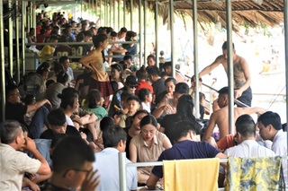 Hàng nghìn người rủ nhau lên rừng "trốn nóng" trong kỳ nghỉ lễ - 8