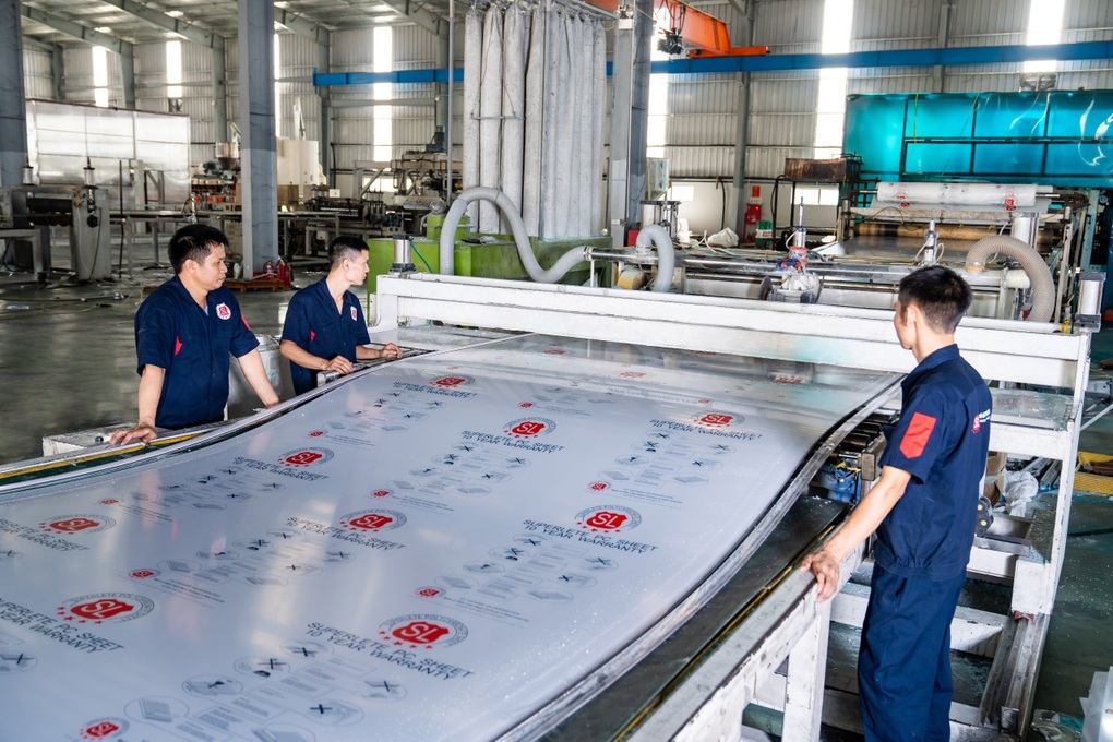 Dấu ấn 2 thập kỷ của nhà máy tấm nhựa lấy sáng VINASPC - 4 Dấu ấn 2 thập kỷ của nhà máy tấm nhựa lấy sáng VINASPC - 4