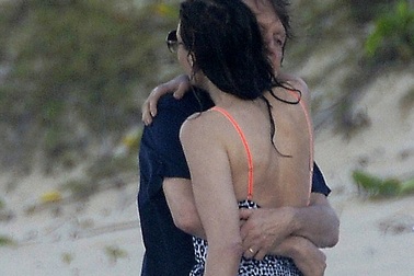 Paul McCartney hạnh phúc bên vợ kém 17 tuổi