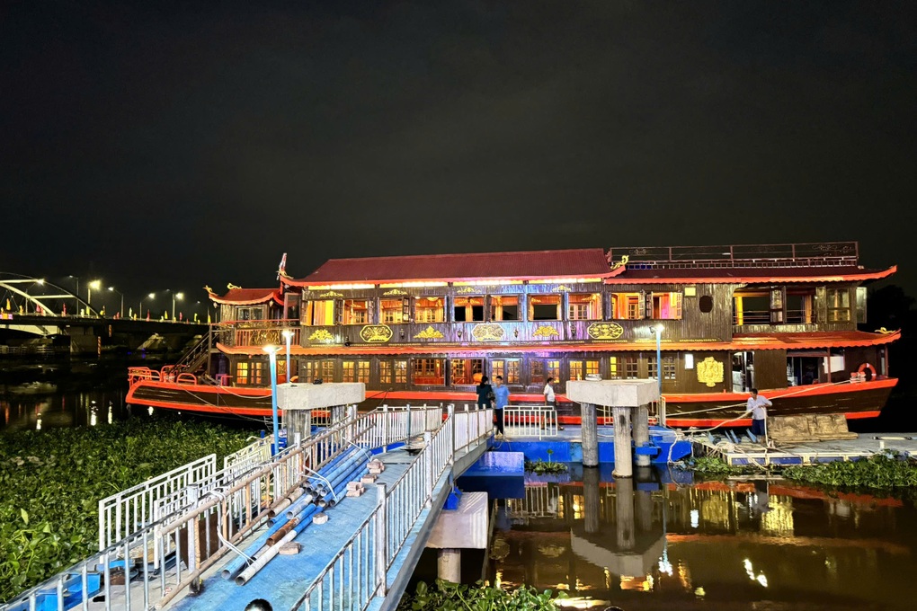 Du thuyền xuất hiện ở Long An chưa đăng kiểm - 1 Du thuyền xuất hiện ở Long An chưa đăng kiểm - 1