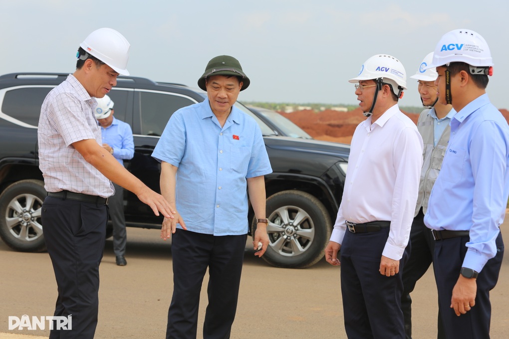 Phó chủ tịch Quốc hội thị sát tuyến đường kết nối sân bay Long Thành - 2 Phó chủ tịch Quốc hội thị sát tuyến đường kết nối sân bay Long Thành - 2