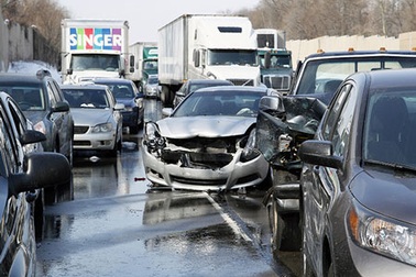 100 xe đâm liên hoàn trên đường cao tốc Mỹ