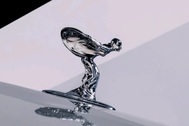Rolls-Royce thay đổi biểu tượng Spirit of Ecstasy