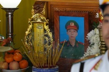 Cấp bằng "Tổ quốc ghi công" cho cảnh sát cơ động hy sinh khi bắt tội phạm