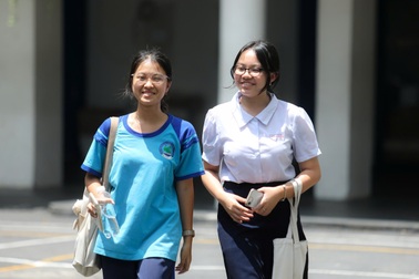 Cao điểm thi lớp 10 năm 2026: Học sinh 5 tỉnh “vượt vũ môn”