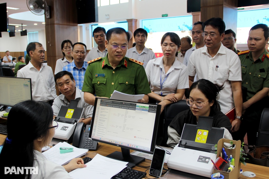 Dữ liệu dân cư đã có, không bắt người dân nộp giấy tờ cứng - 1 Dữ liệu dân cư đã có, không bắt người dân nộp giấy tờ cứng - 1