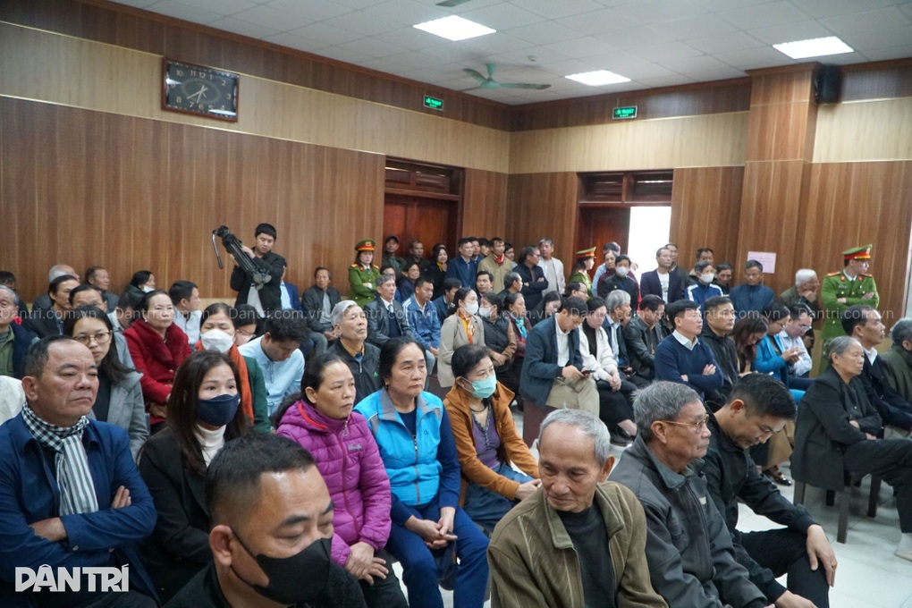 Hoãn phiên xét xử cựu Bí thư Trịnh Văn Chiến theo kiến nghị của một luật sư - 3 Hoãn phiên xét xử cựu Bí thư Trịnh Văn Chiến theo kiến nghị của một luật sư - 3