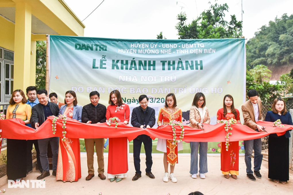 Bạn đọc Dân trí mang niềm vui có giường riêng đến học sinh bản nghèo - 1 Bạn đọc Dân trí mang niềm vui có giường riêng đến học sinh bản nghèo - 1