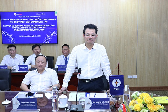 Tổng Giám đốc Nguyễn Đức Thiện thông tin về tình hình sản xuất kinh doanh của đơn vị