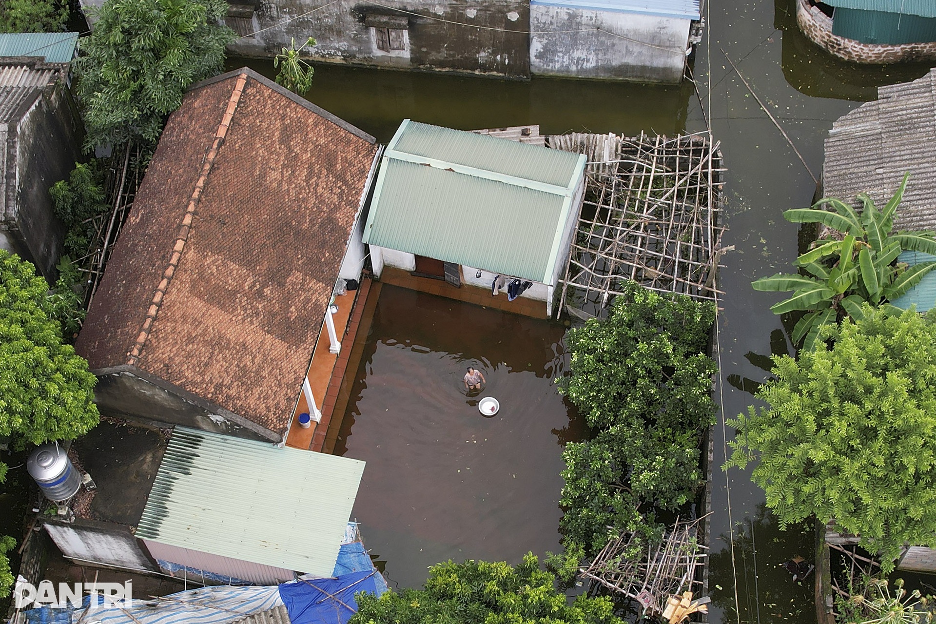 Hà Nội: Nhiều xã của huyện Chương Mỹ vẫn chìm sâu trong biển nước - 6