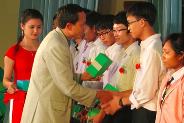 Nokia “tiếp sức” cùng tân sinh viên xuất sắc